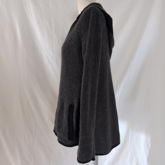 Subtle Luxury Fuzzy Cashmere V-Neck Flare Hoodie - Picture 4 of 13